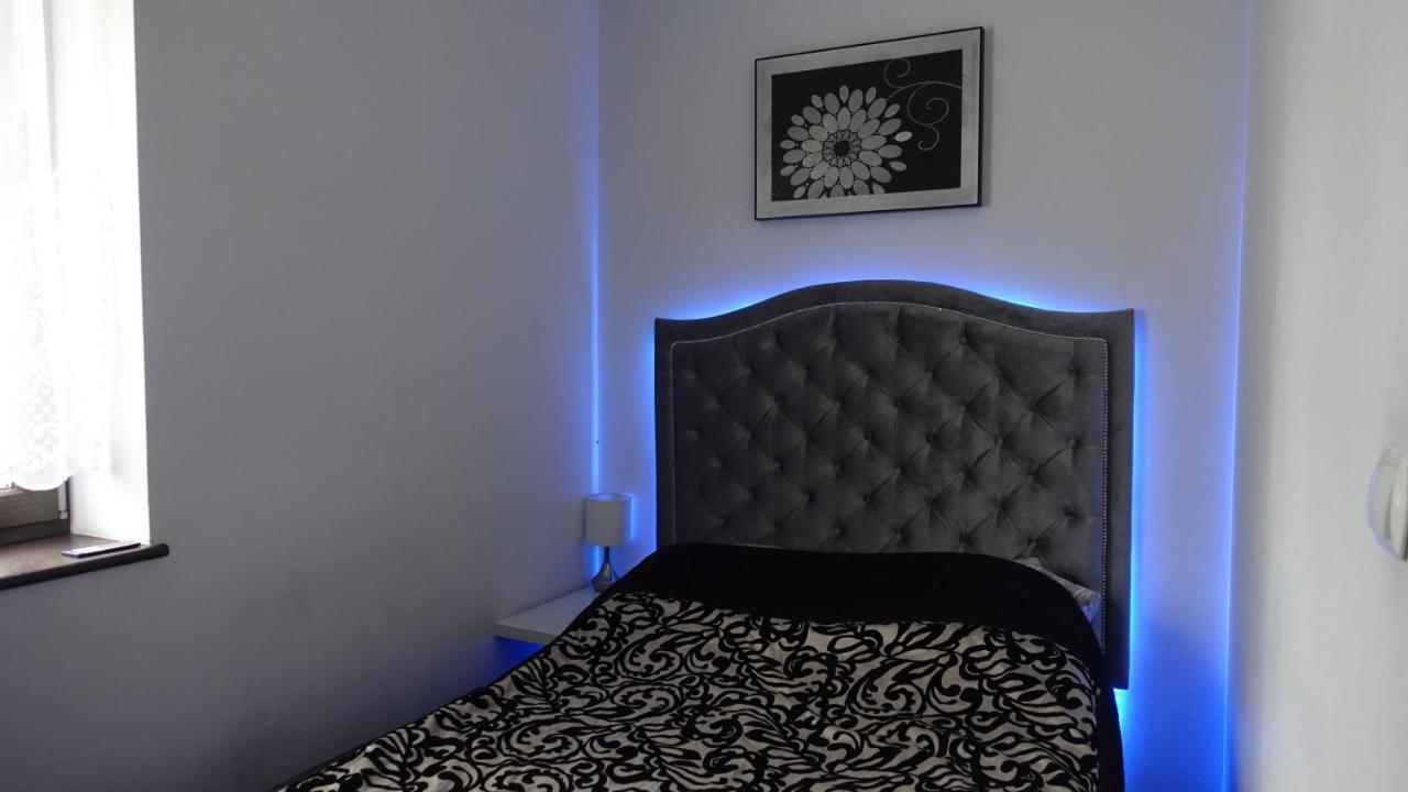 Apartament Neon *
