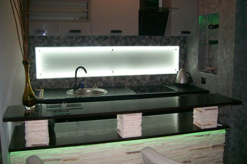 Apartament Neon *